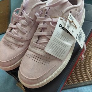 Reebok Women's Classic Suede Sneaker - Pink